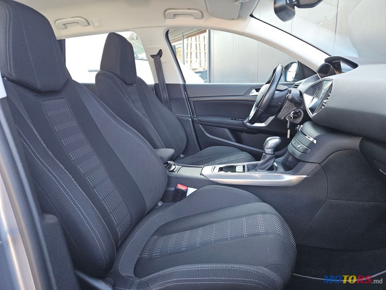 2015' Peugeot 308 photo #6