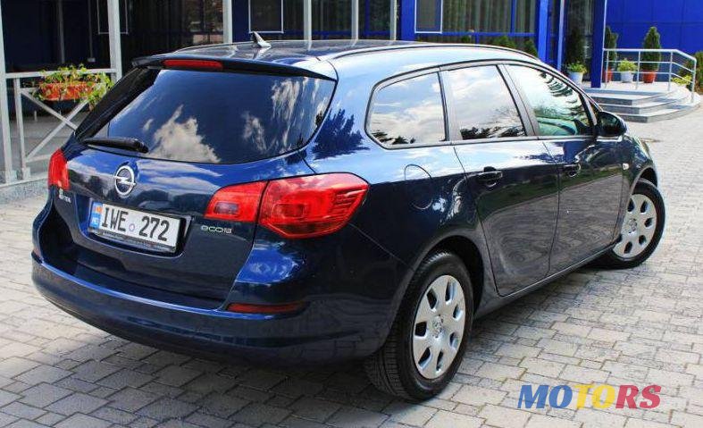 2012' Opel Astra photo #1