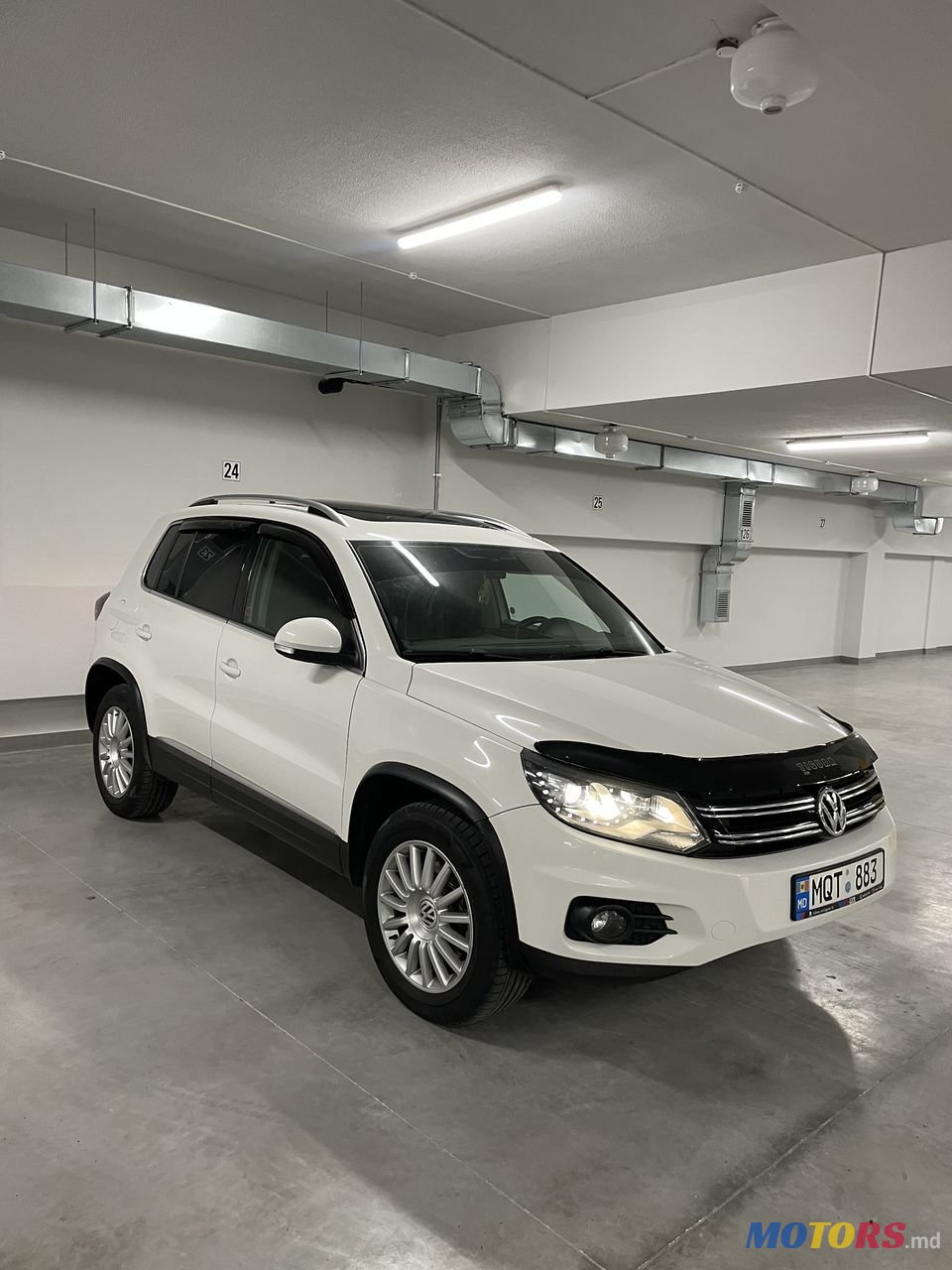 2011' Volkswagen Tiguan photo #1