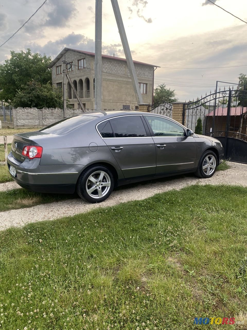 2005' Volkswagen Passat photo #2