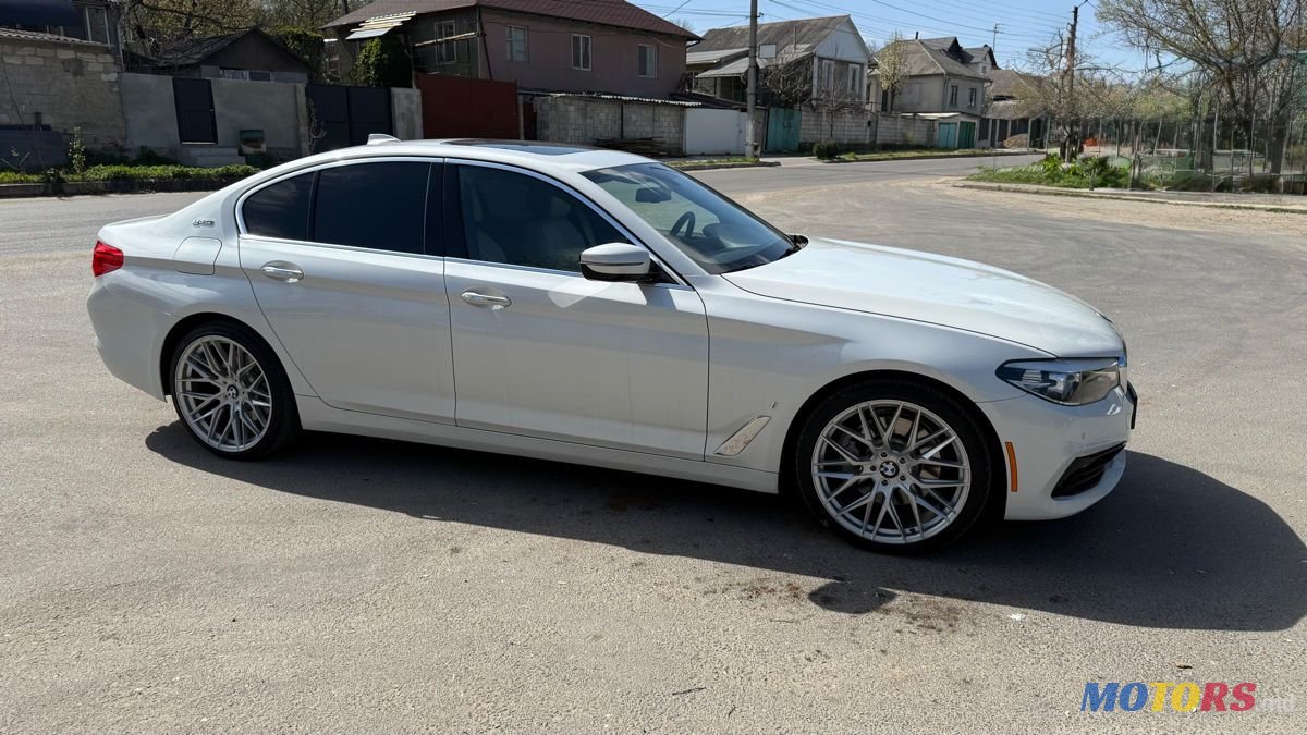 2017' BMW 5 Series photo #6