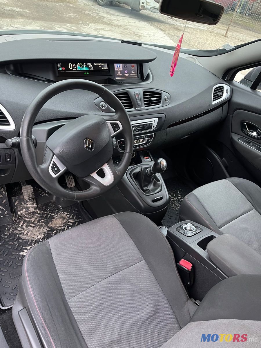2012' Renault Grand Scenic photo #4
