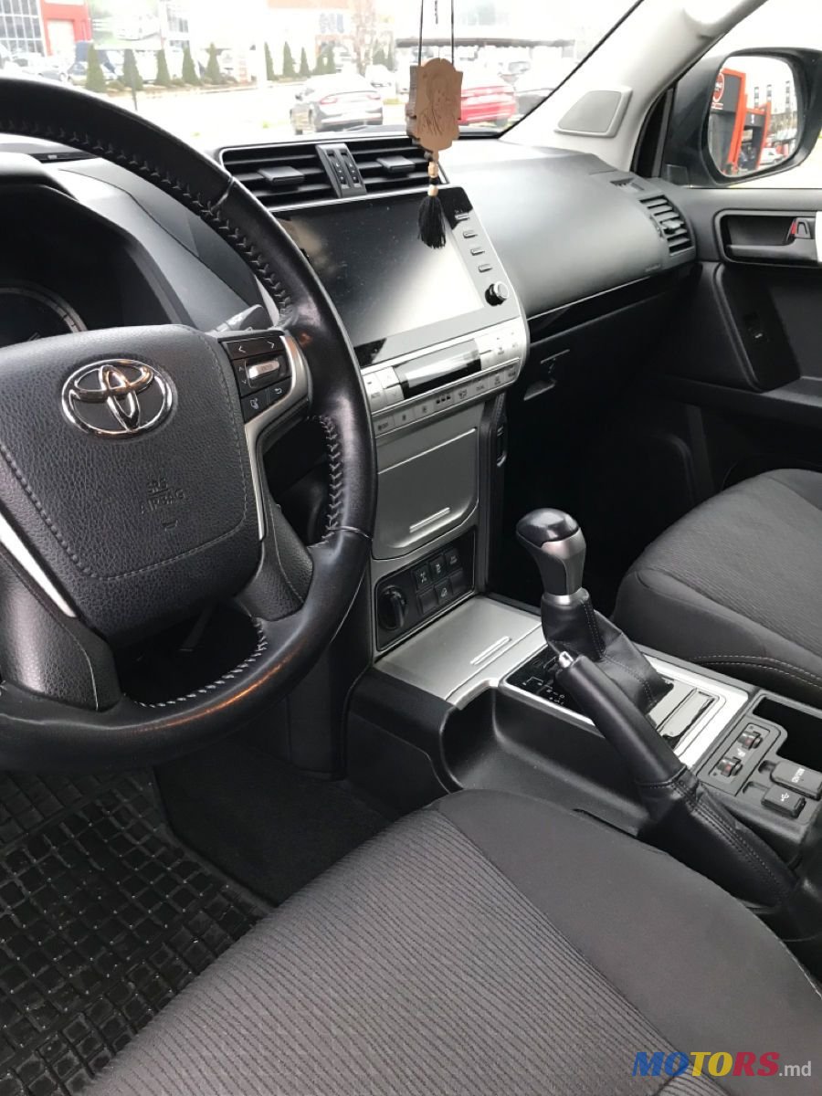 2023' Toyota Land Cruiser Prado photo #6