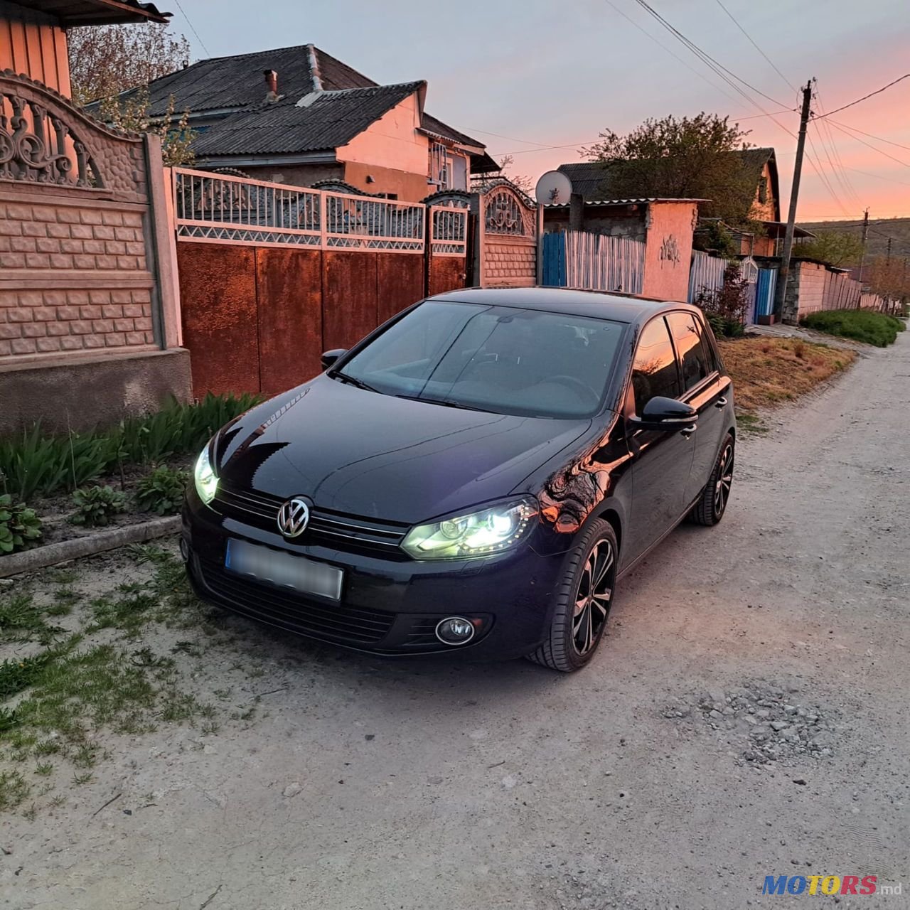 2011' Volkswagen Golf photo #1