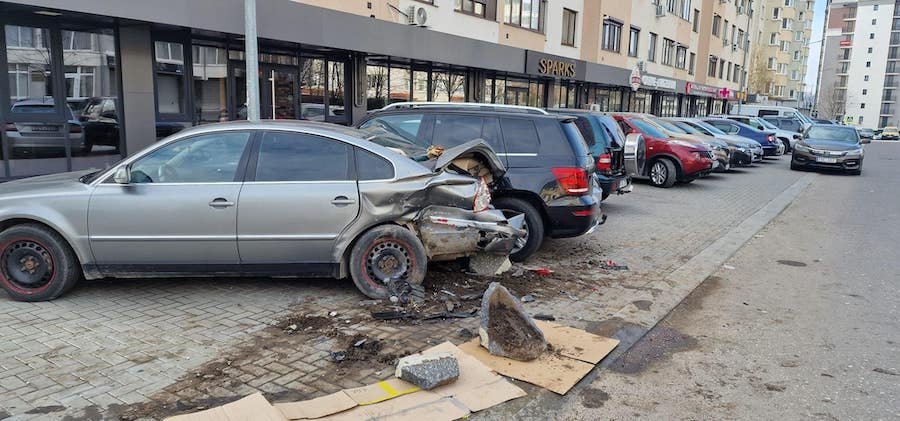 Accident în lanț pe strada Alba Iulia. Șase mașini implicate și un minor dus la spital