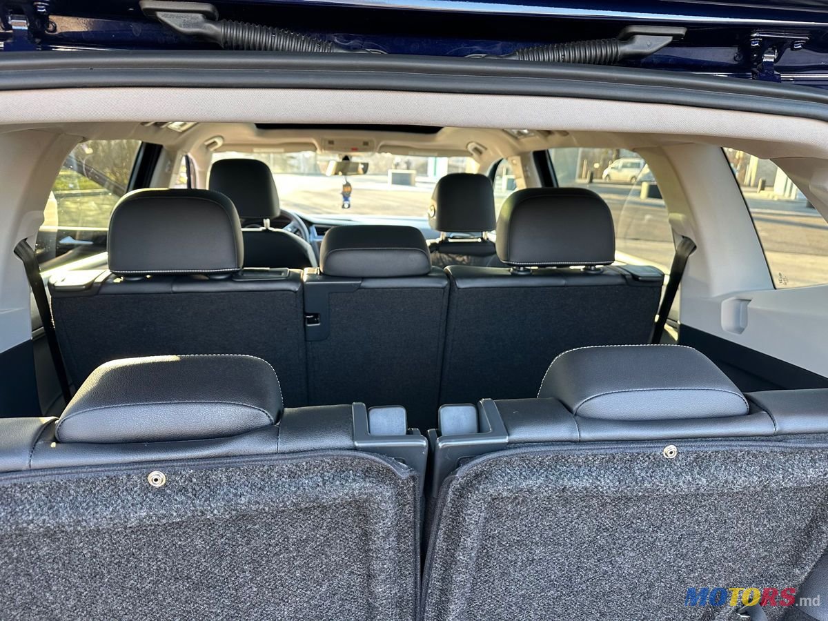 2021' Volkswagen Tiguan photo #6