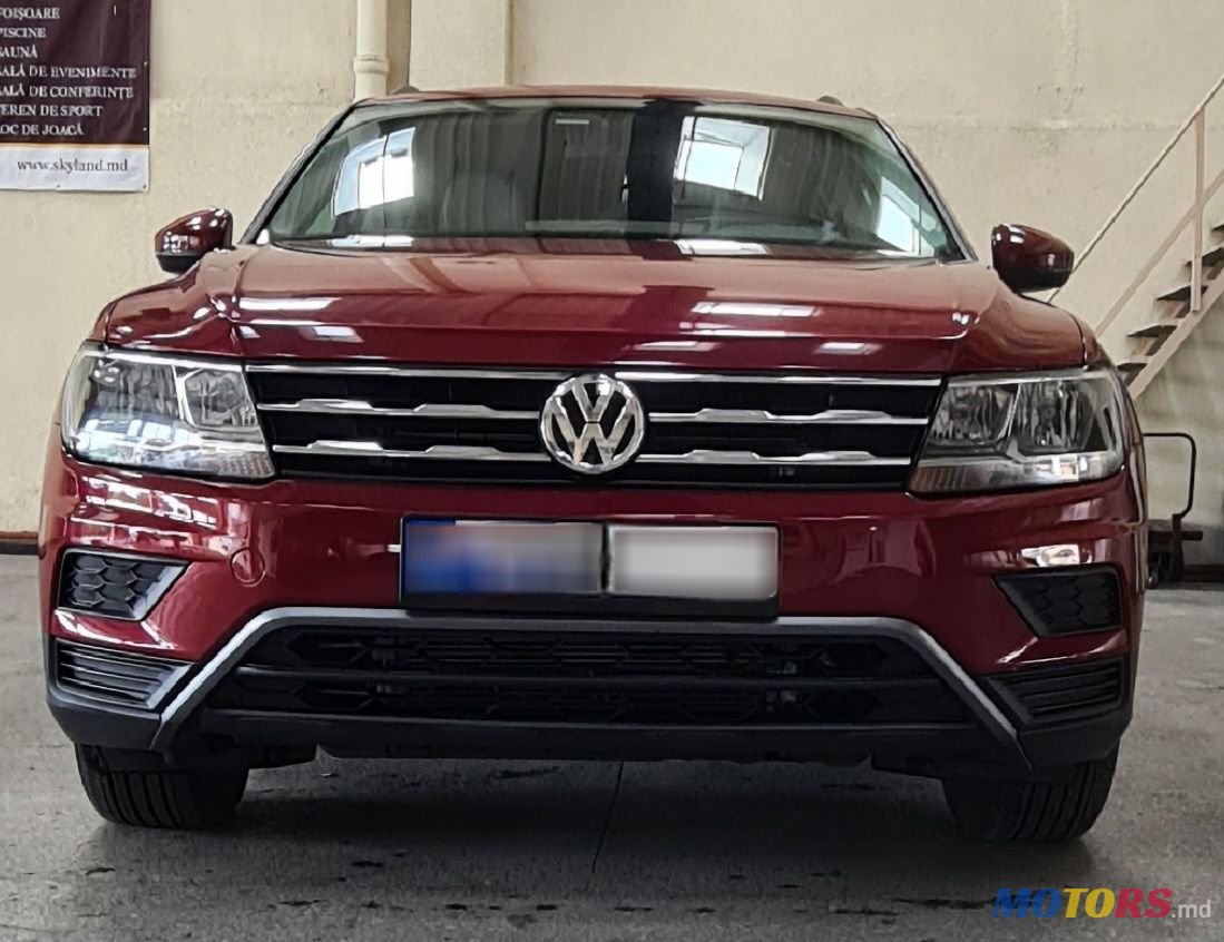 2019' Volkswagen Tiguan photo #6