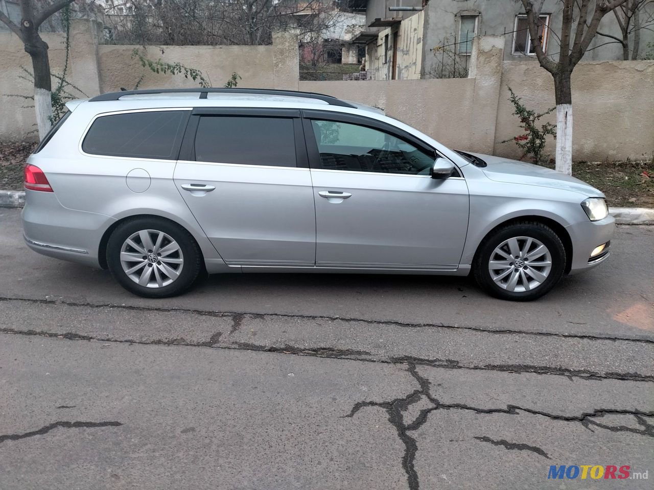 2011' Volkswagen Passat photo #4