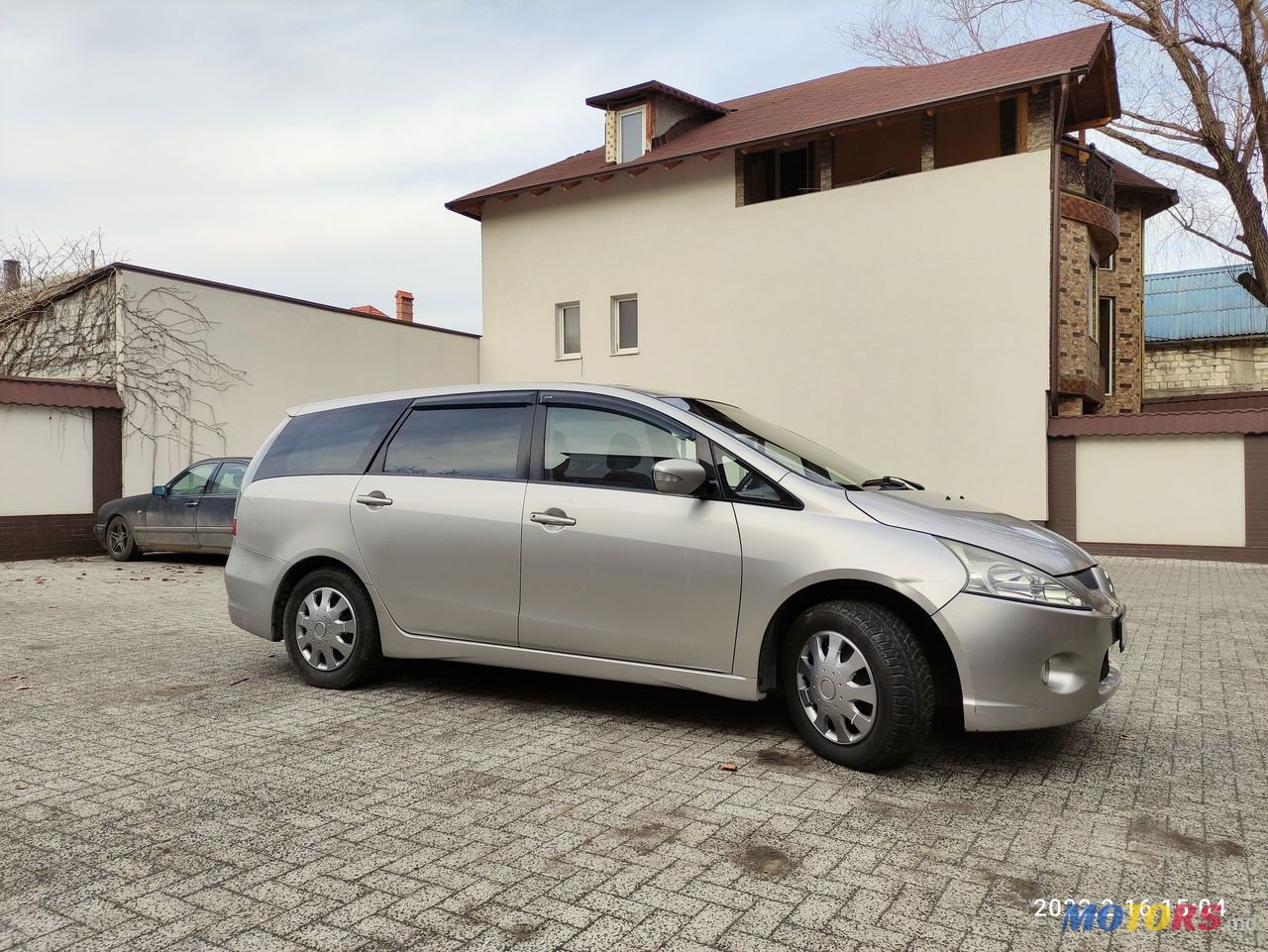 2008' Mitsubishi Grandis photo #4