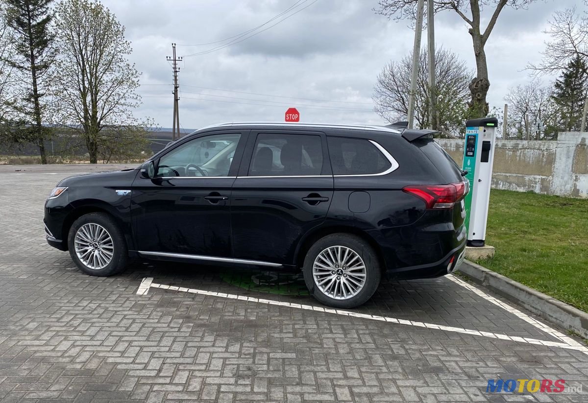 2019' Mitsubishi Outlander photo #1