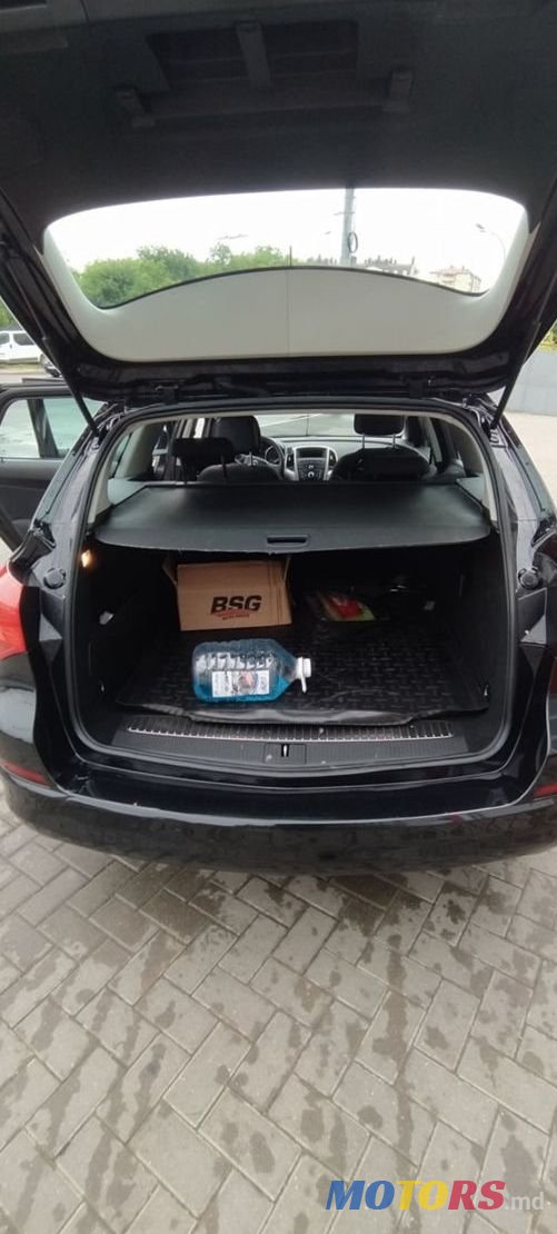 2012' Opel Astra photo #5