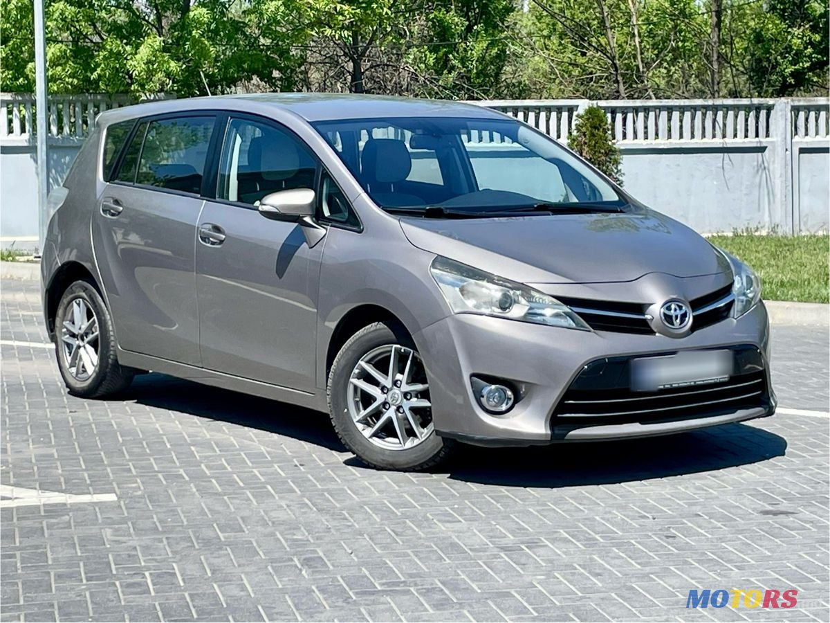 2015' Toyota Verso photo #2