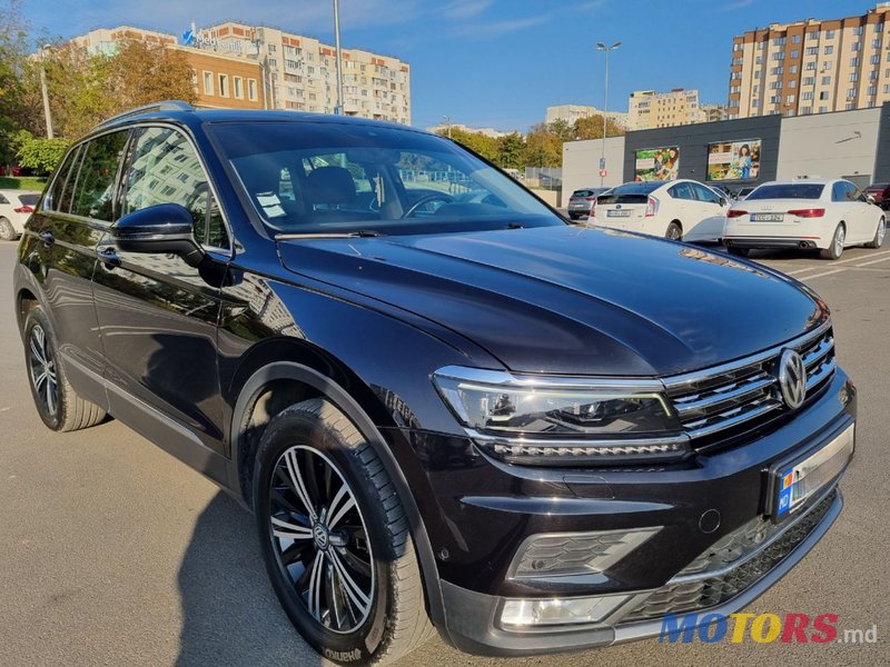 2016' Volkswagen Tiguan photo #2