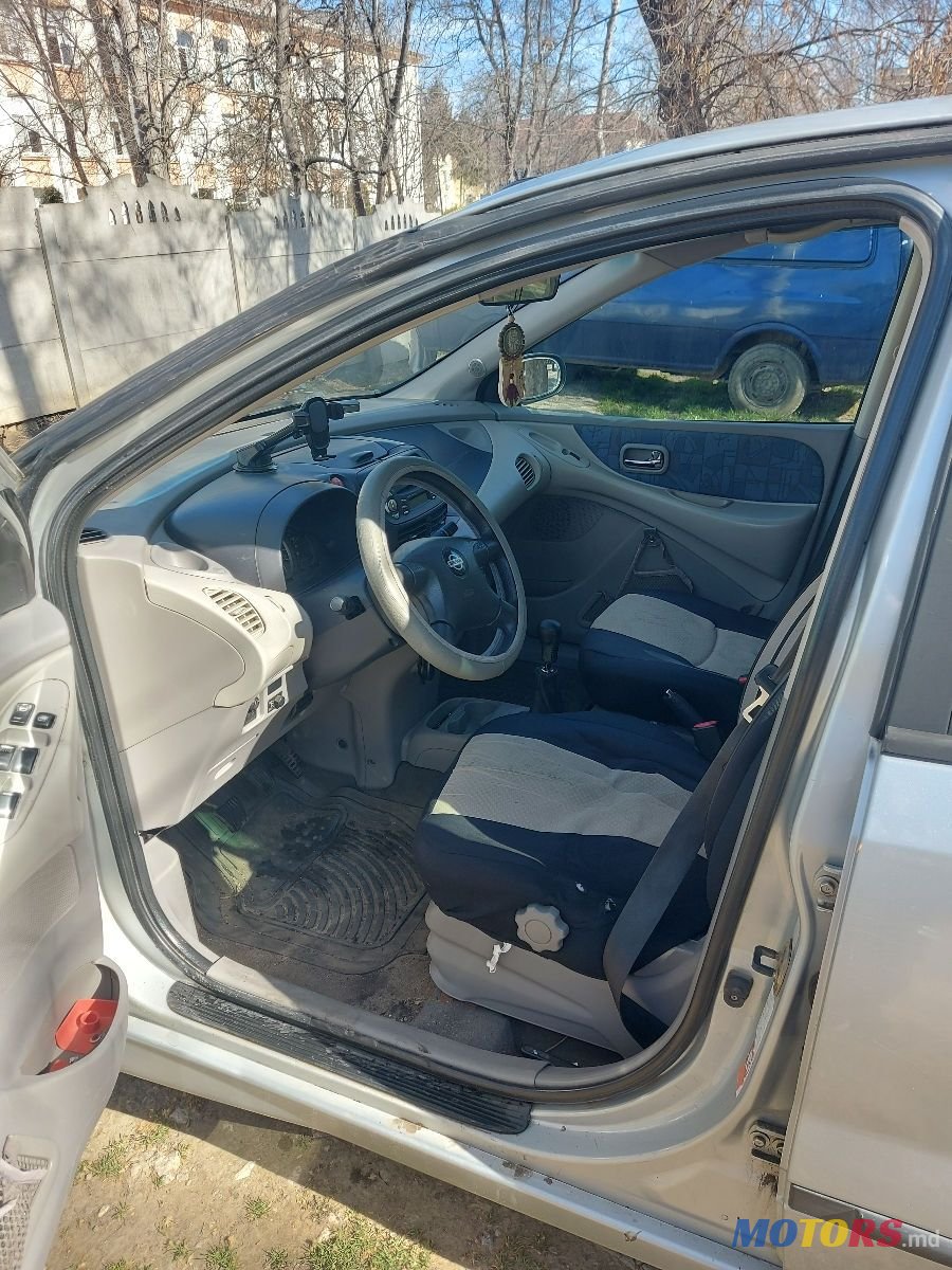 2000' Nissan Almera Tino photo #6