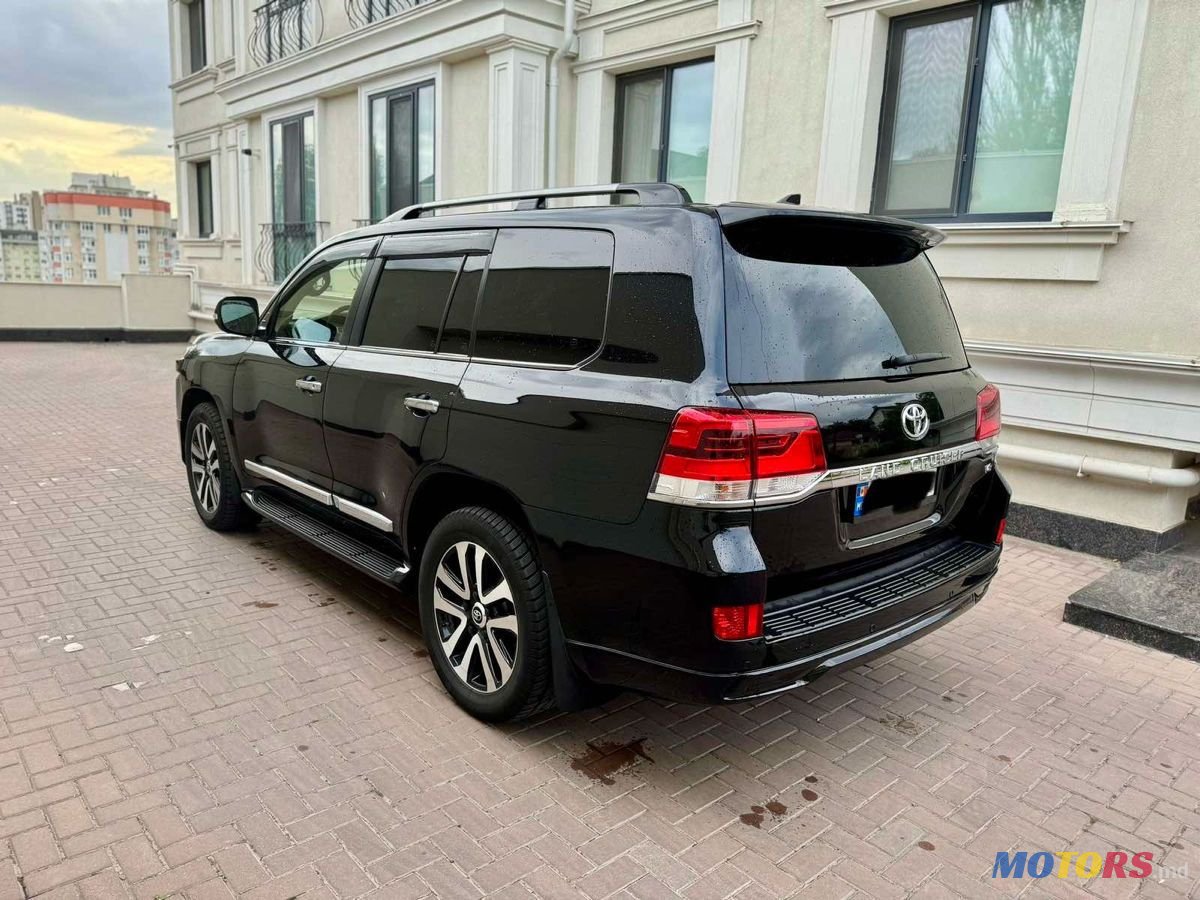 2018' Toyota Land Cruiser photo #5