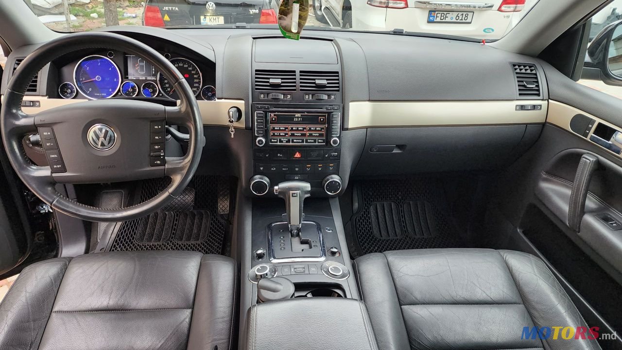 2005' Volkswagen Touareg photo #5