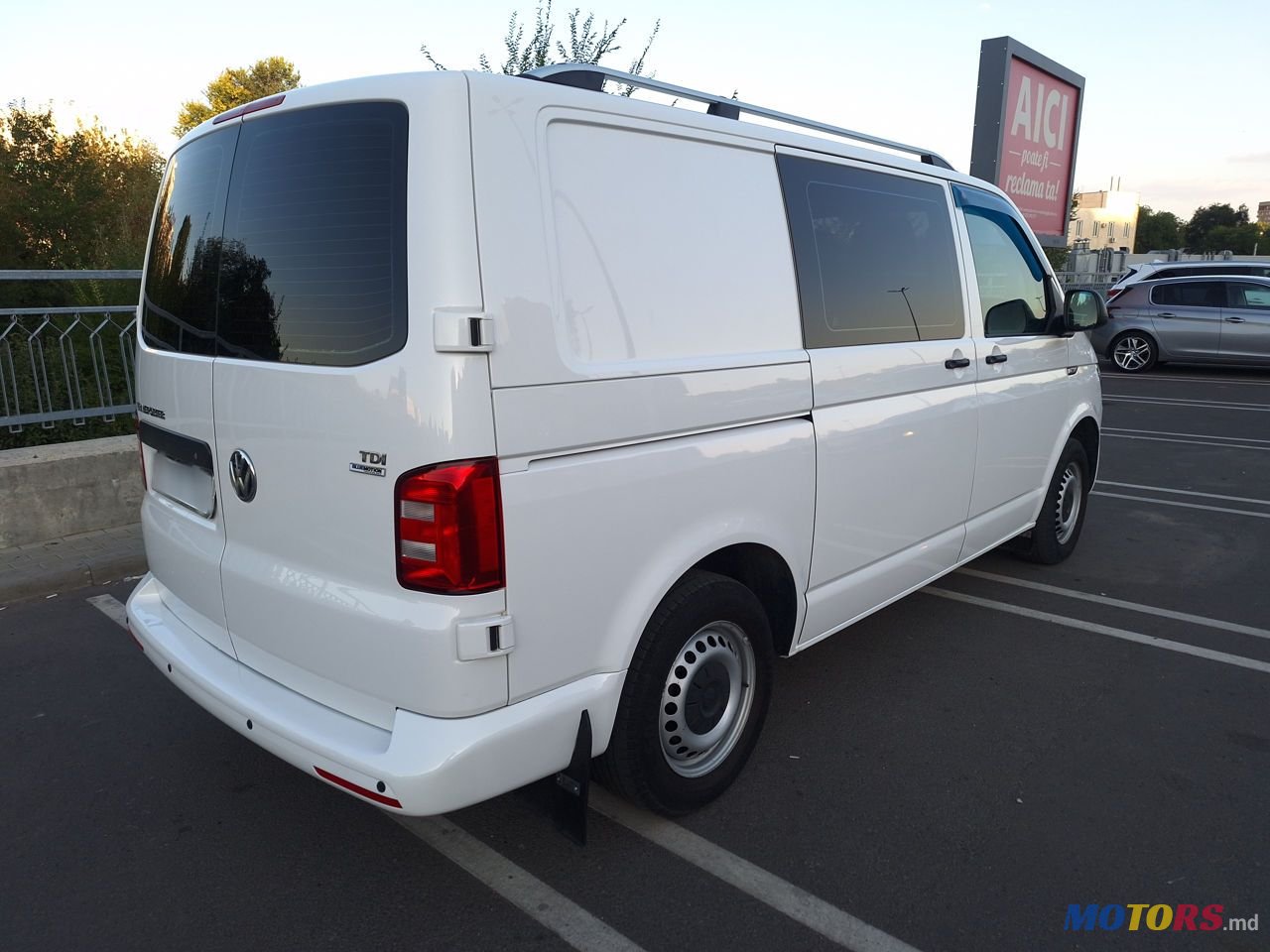 2016' Volkswagen Transporter photo #4