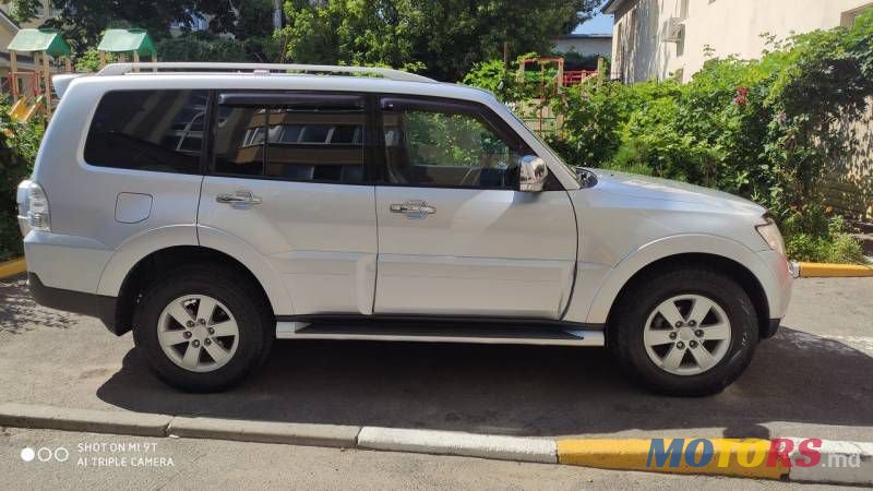 2008' Mitsubishi Pajero photo #2