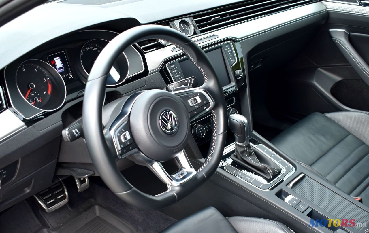 2016' Volkswagen Passat photo #5