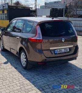 2010' Renault Grand Scenic photo #4
