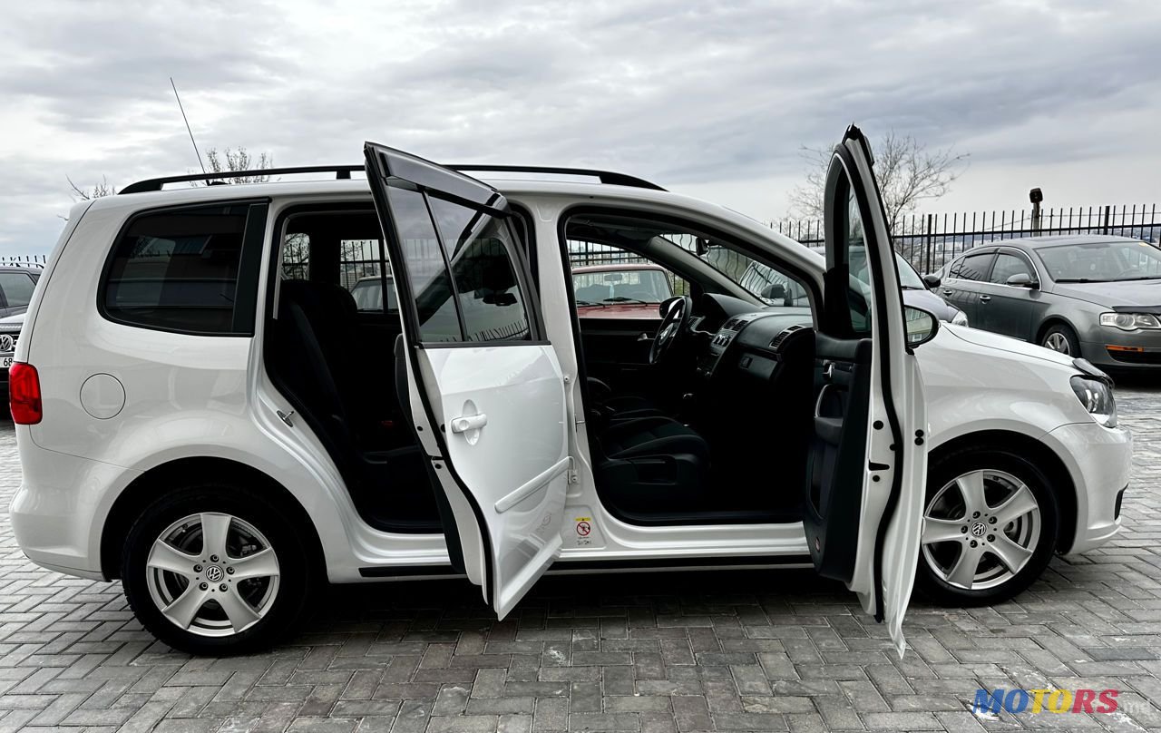 2014' Volkswagen Touran photo #3