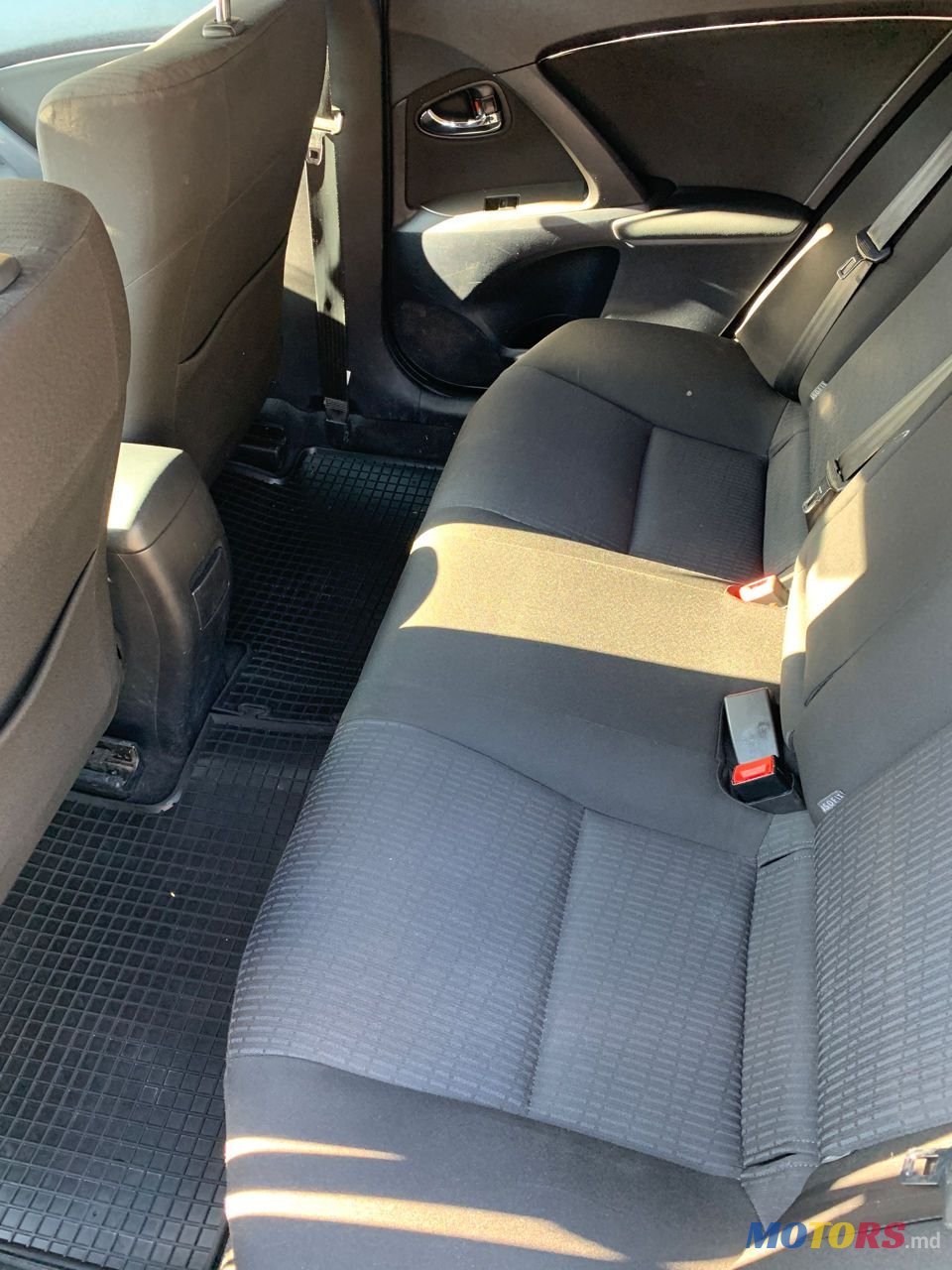 2009' Toyota Avensis photo #1