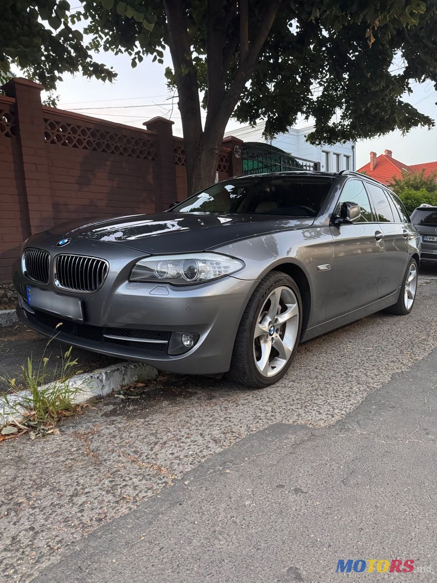 2013' BMW 5 Series Touring photo #1