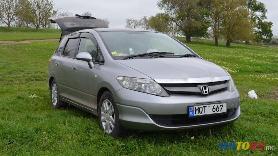 2007' Honda Stream photo #1