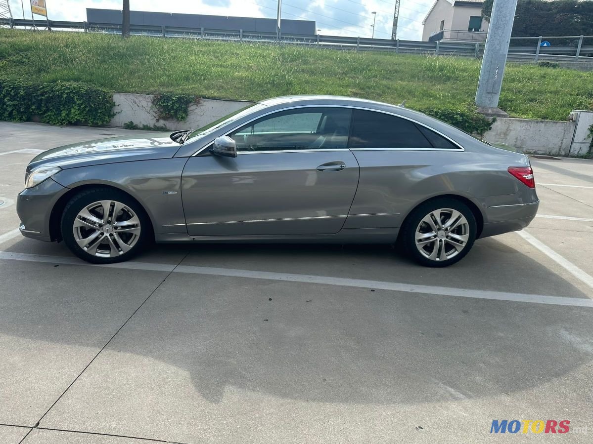 2010' Mercedes-Benz E-Class Coupe photo #5