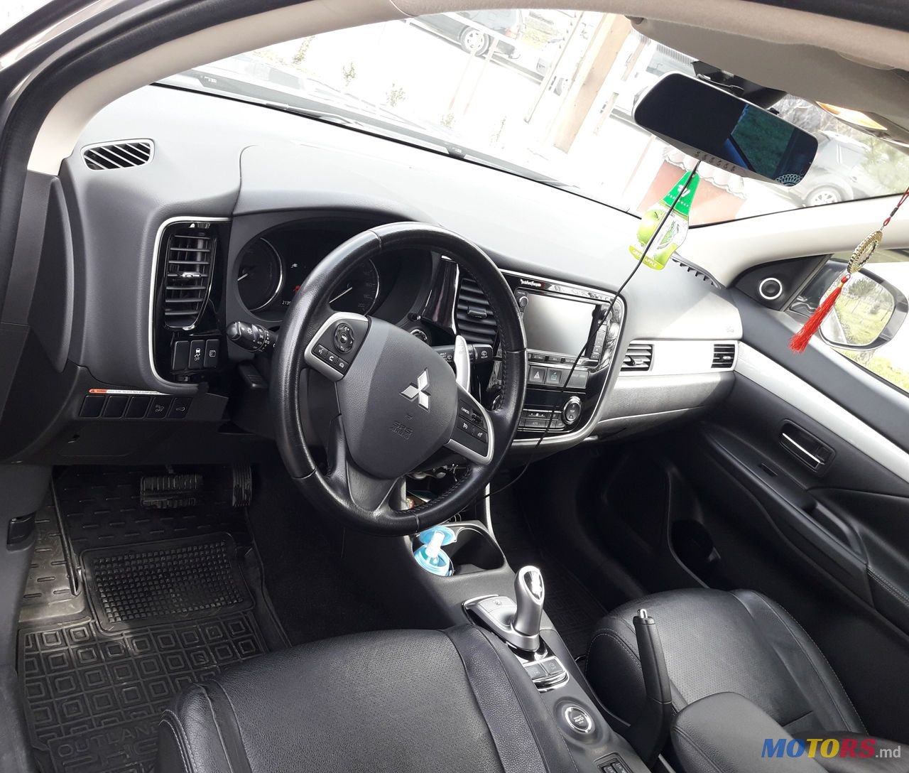 2013' Mitsubishi Outlander photo #6