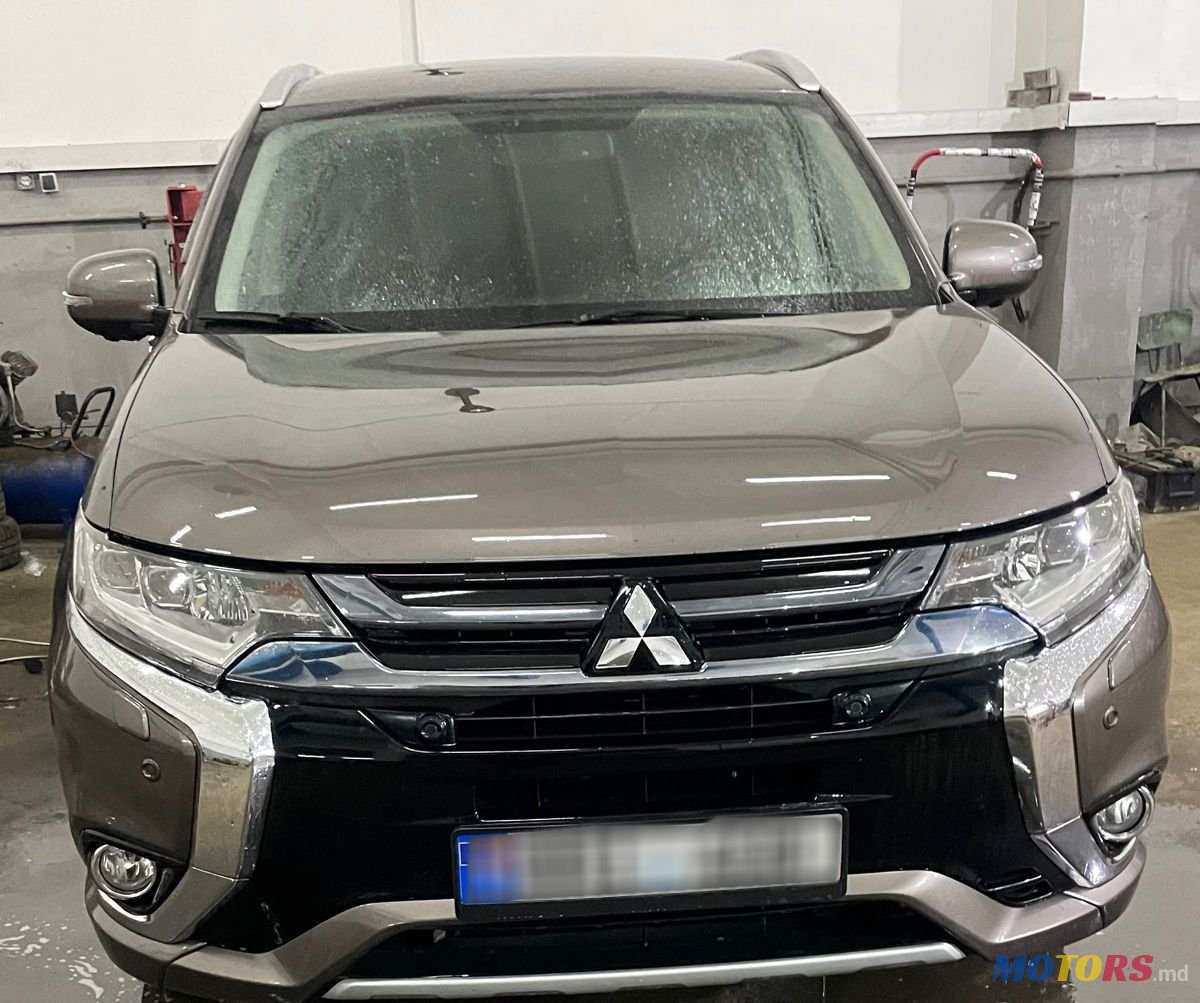 2016' Mitsubishi Outlander photo #1