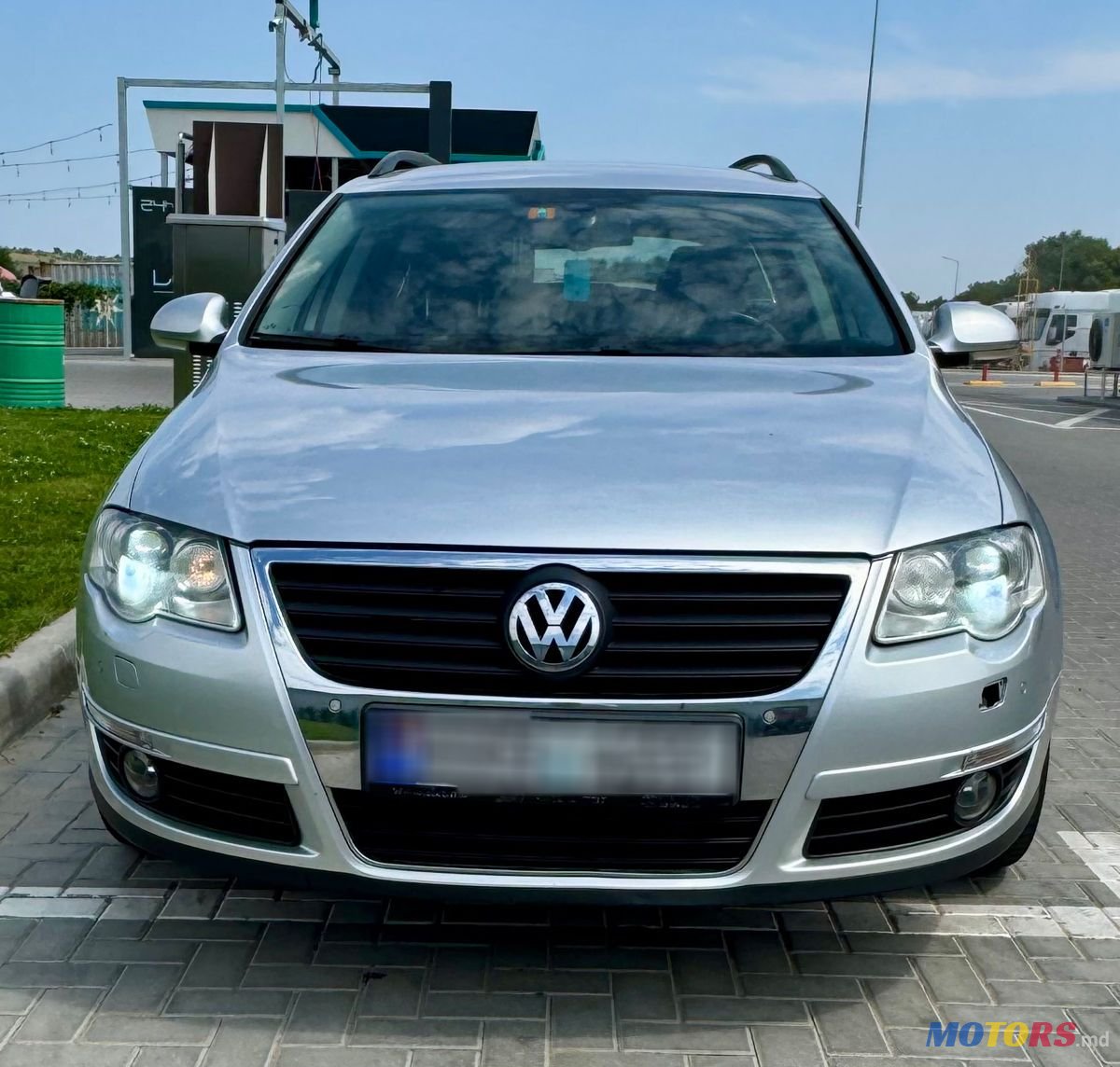 2010' Volkswagen Passat photo #1
