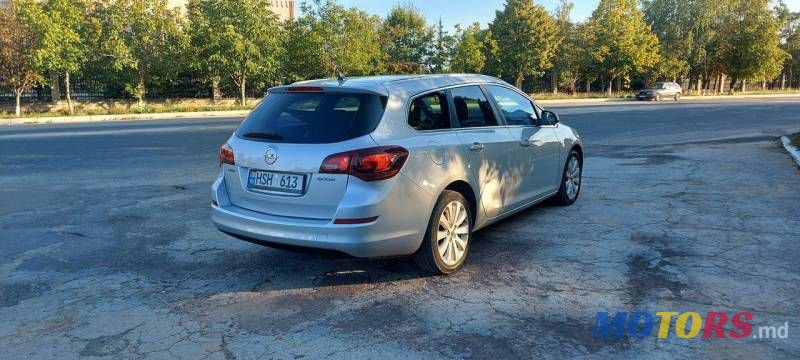 2012' Opel Astra photo #1