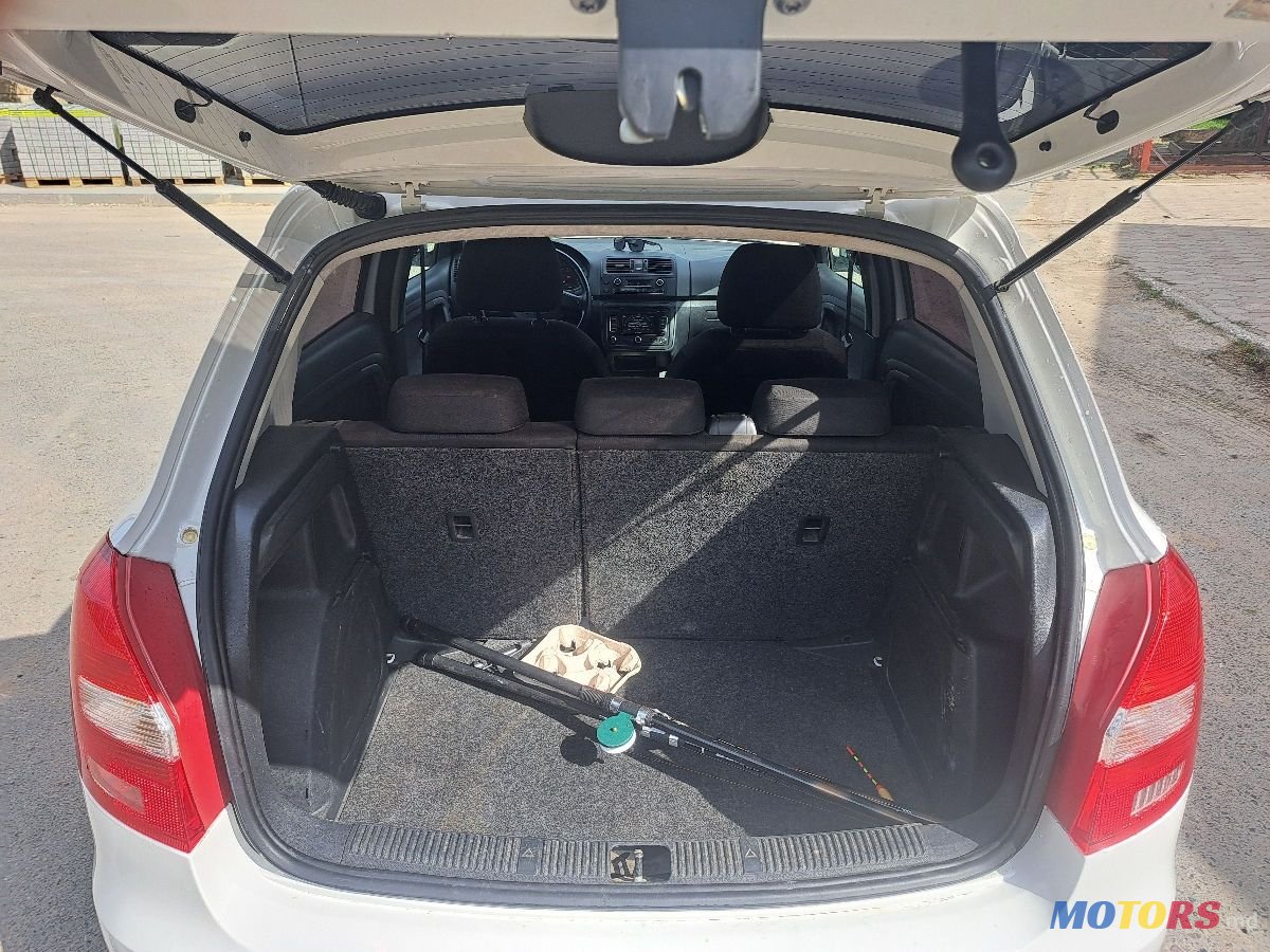 2012' Skoda Fabia photo #2
