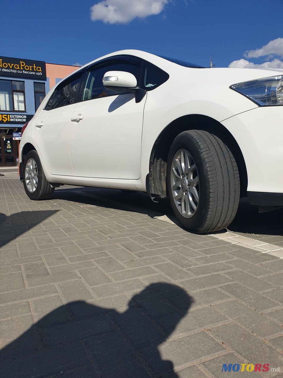 2011' Toyota Auris photo #2