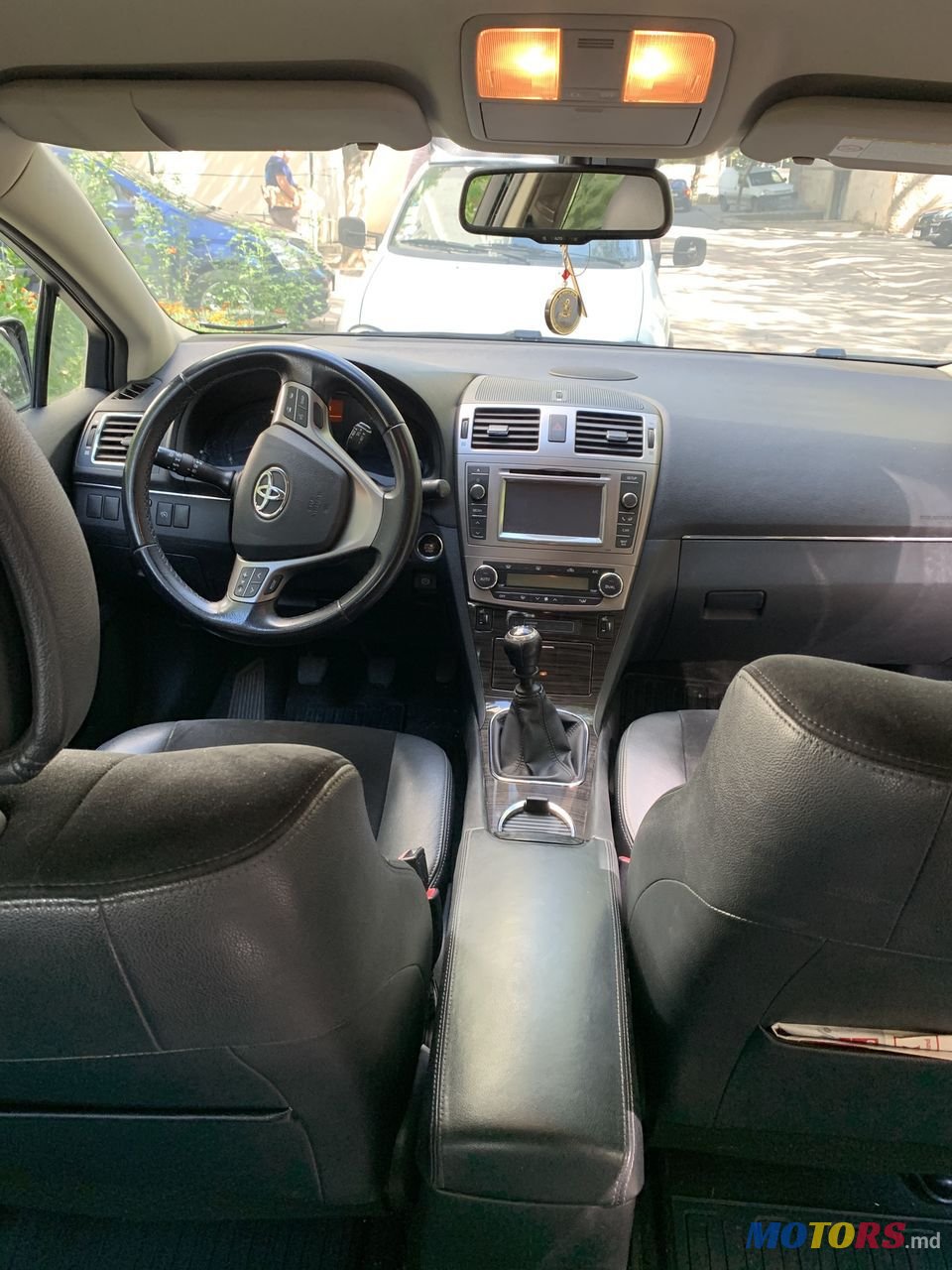 2012' Toyota Avensis photo #5