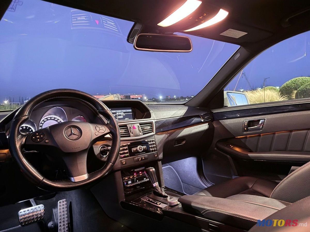 2010' Mercedes-Benz E-Class photo #5