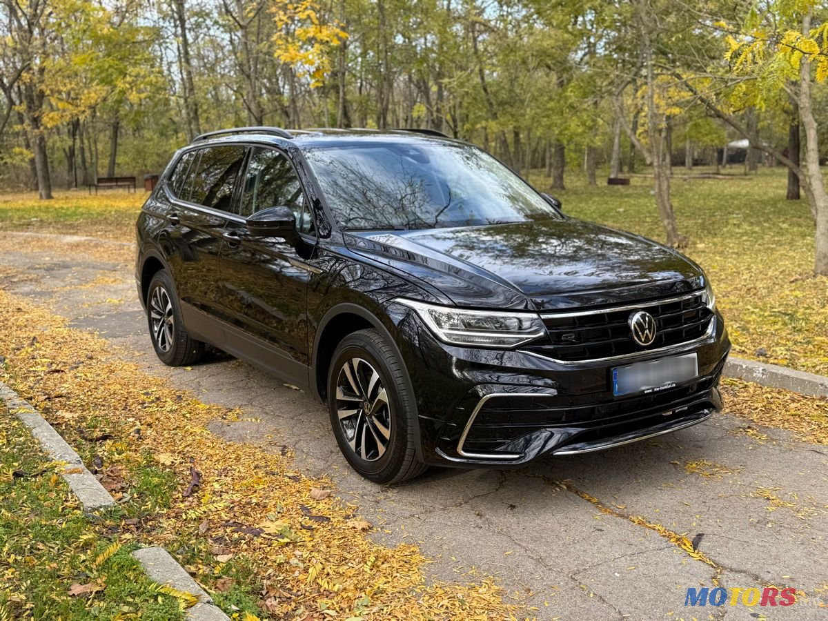 2024' Volkswagen Tiguan photo #4