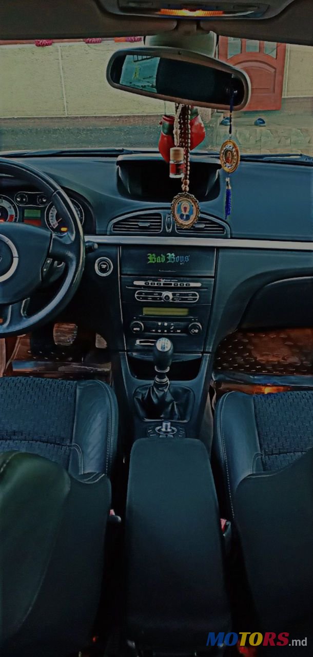 2005' Renault Laguna photo #6