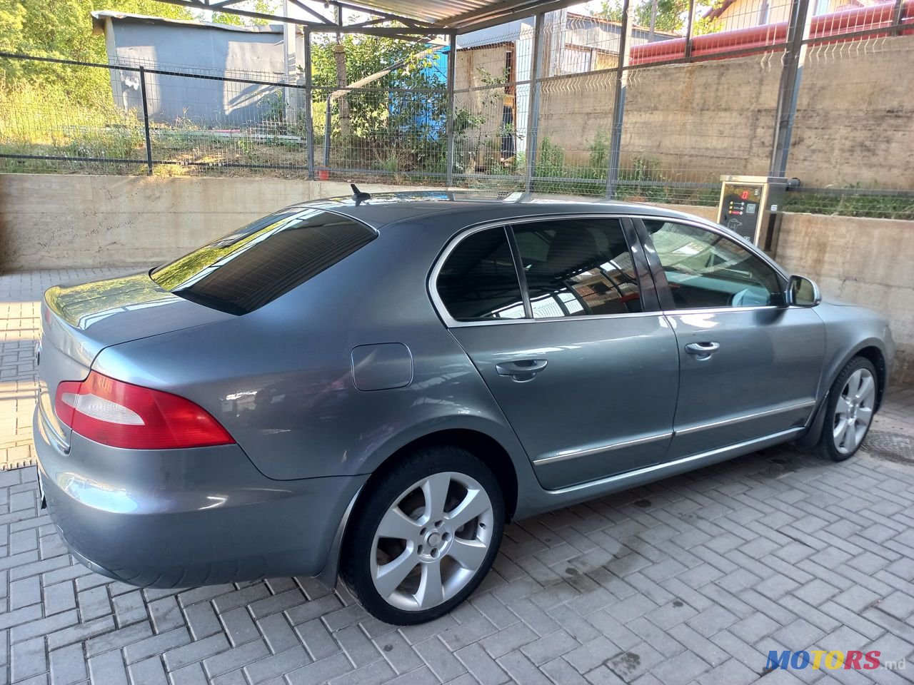 2011' Skoda Superb photo #1