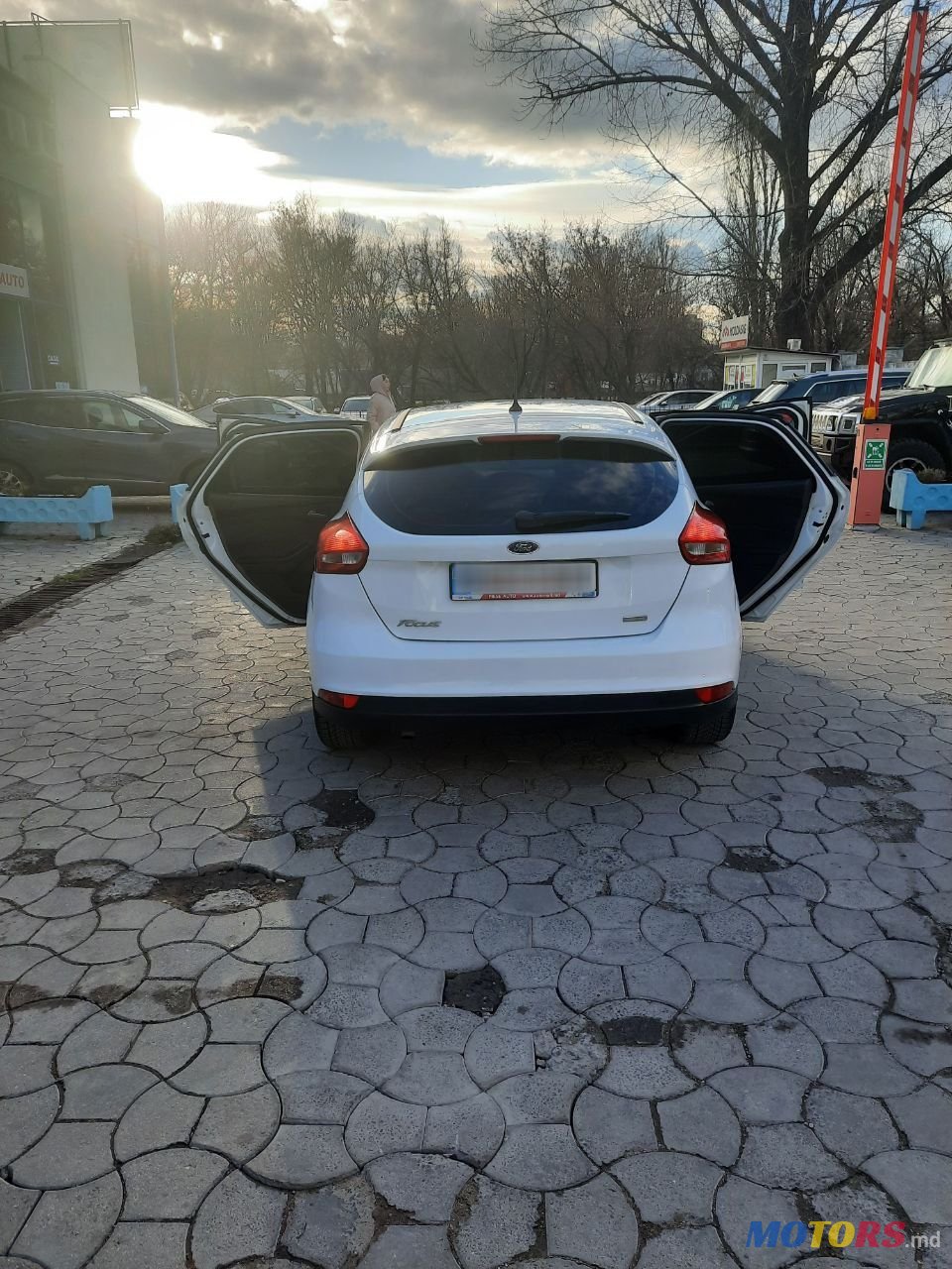 2017' Ford Focus photo #3