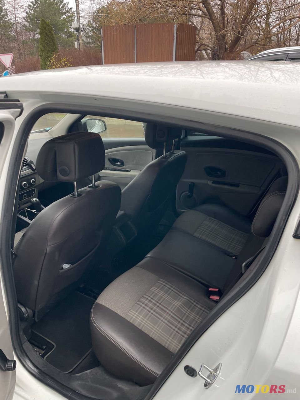 2011' Renault Megane photo #6