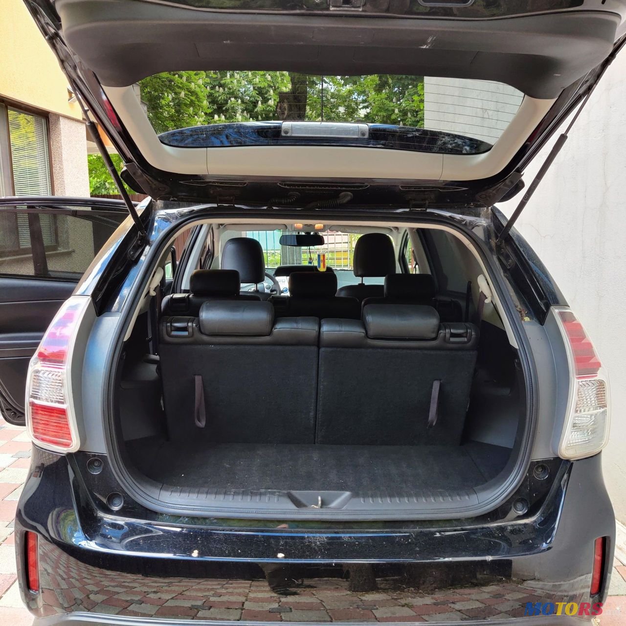 2016' Toyota Prius + photo #6