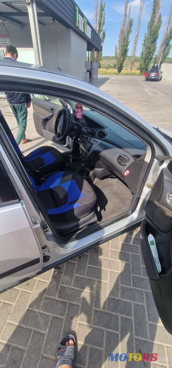 2000' Ford Focus photo #3