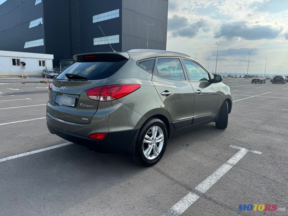 2010' Hyundai Tucson photo #3