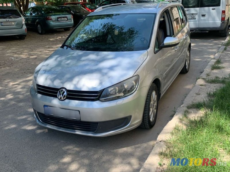 2010' Volkswagen Touran photo #1