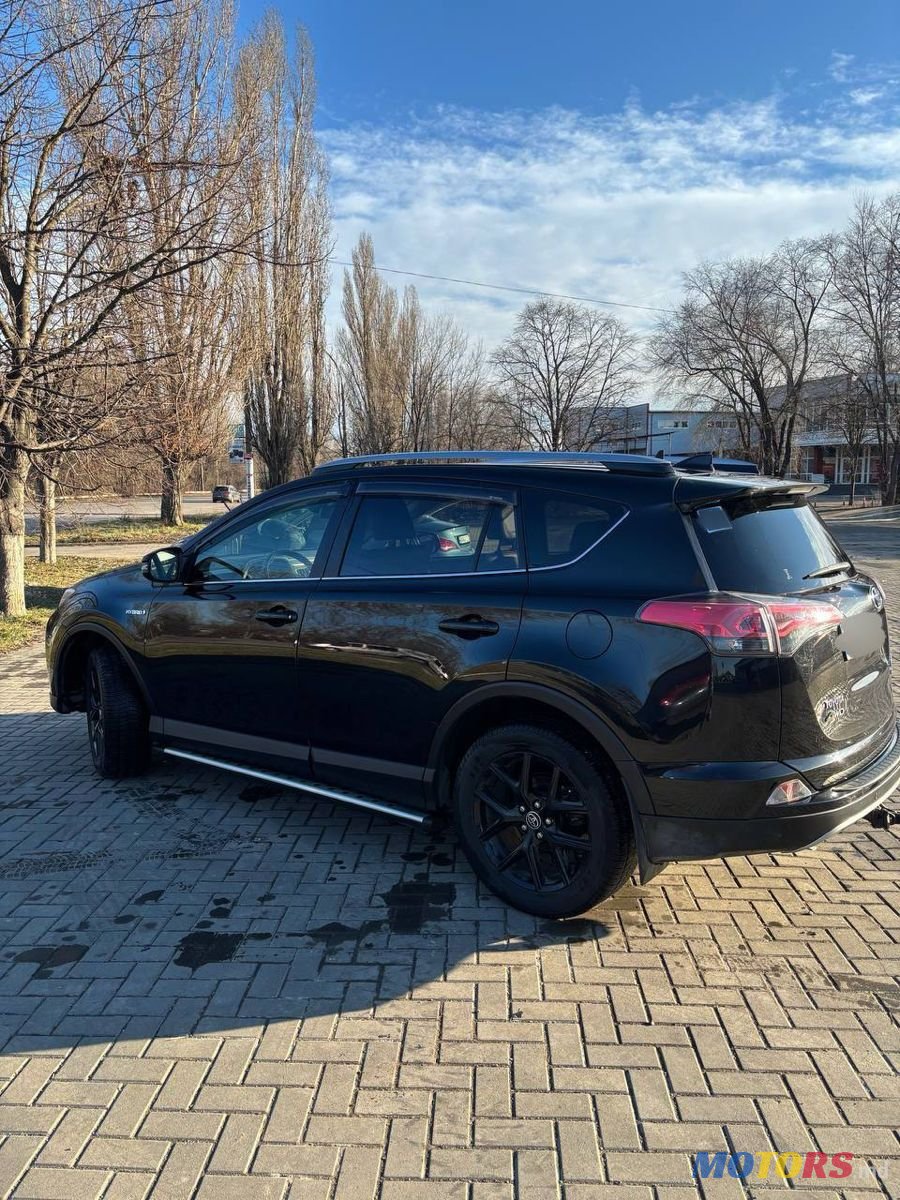 2018' Toyota RAV4 photo #4