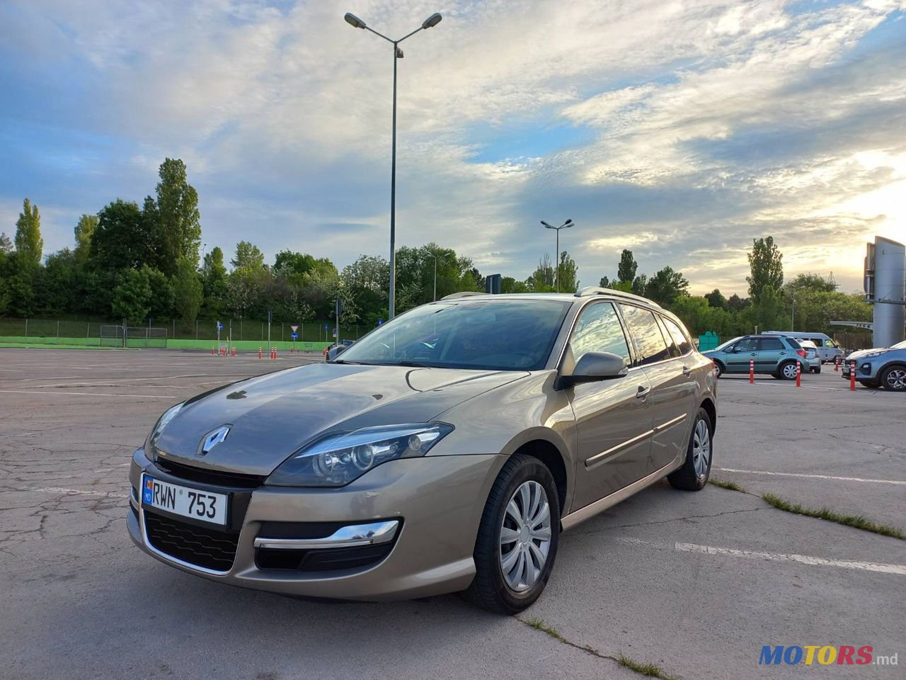 2014' Renault Laguna photo #1