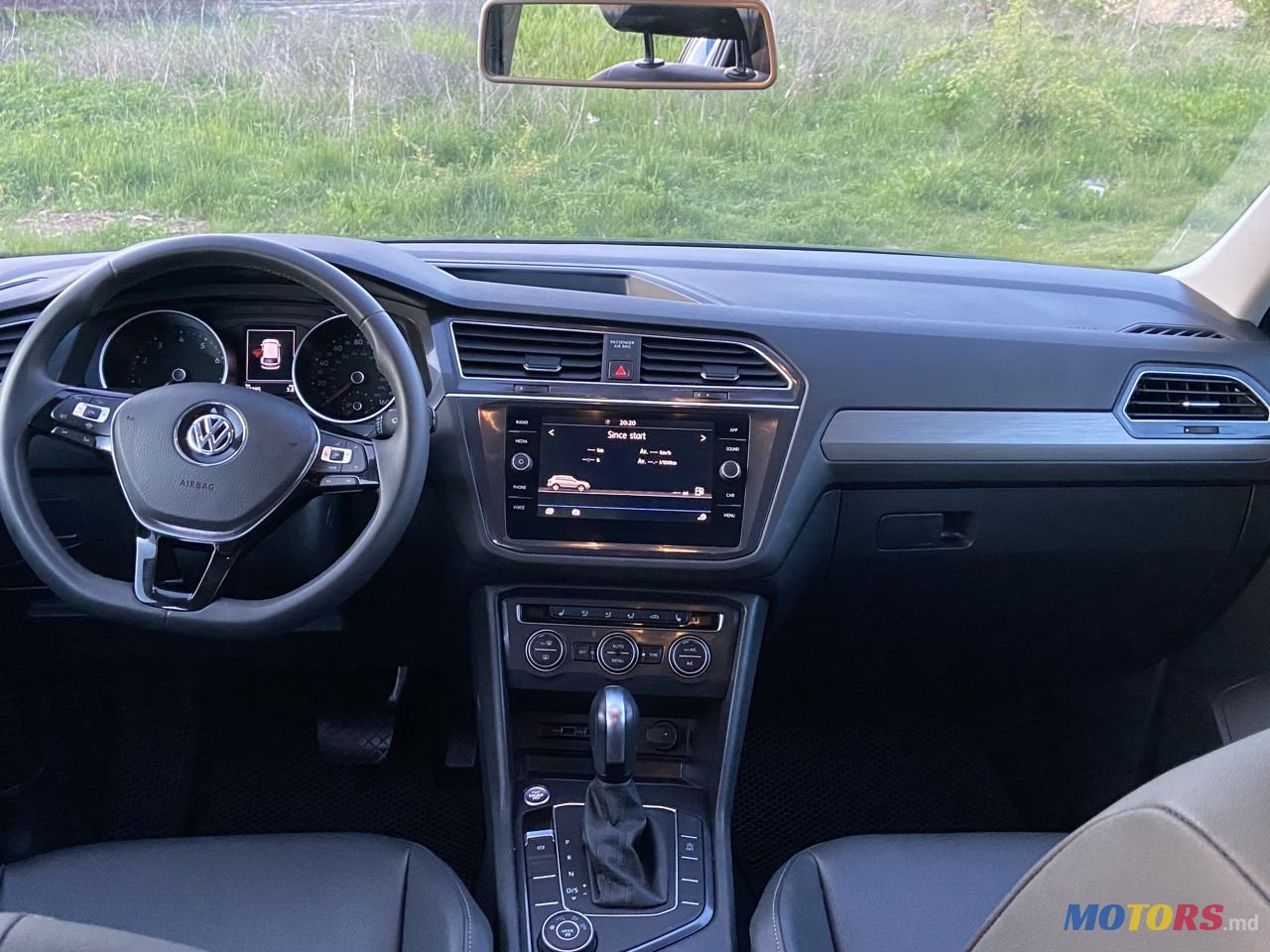 2020' Volkswagen Tiguan photo #5