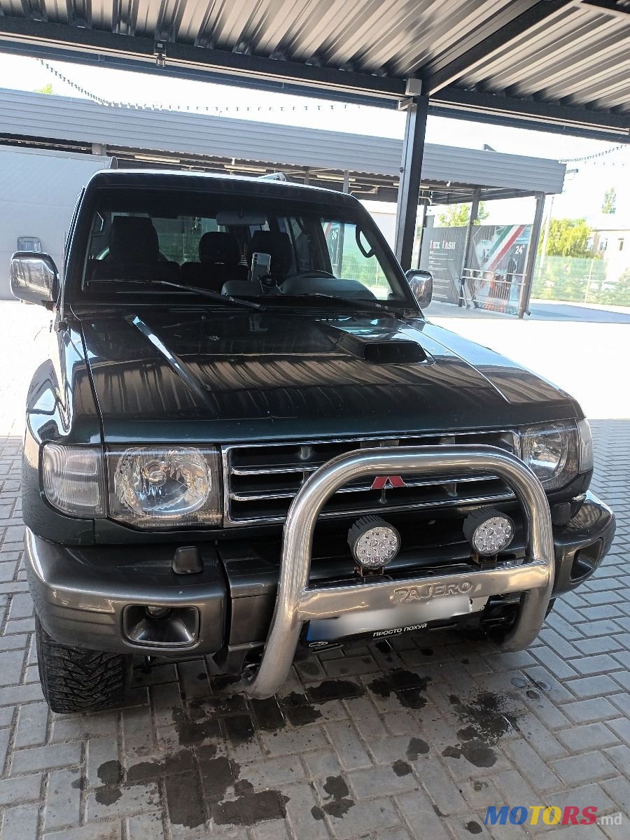 1999' Mitsubishi Pajero photo #5